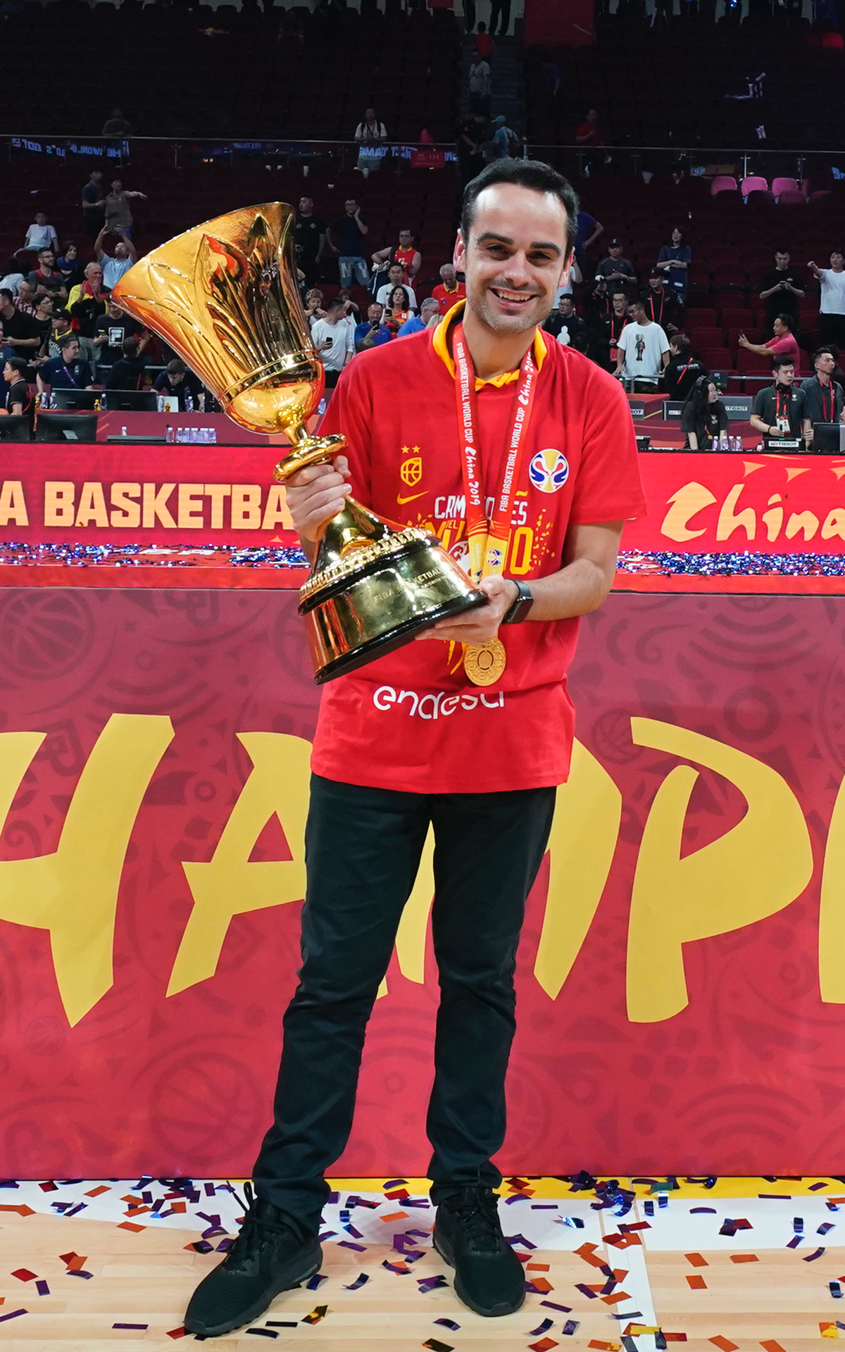 Jorge Lorenzo con la Copa del Mundo 2019